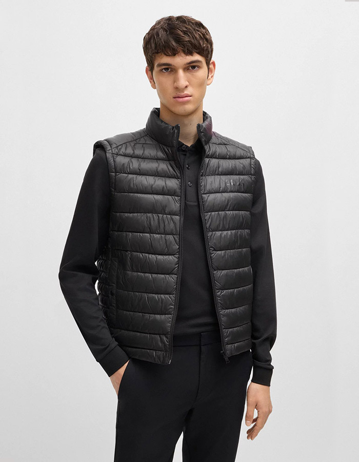 Regular-fit ultralichte waterafstotende bodywarmer met ton-sur-ton BOSS-logo