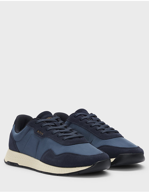 Sneakers van Verschillende Materialen met Suède Details  