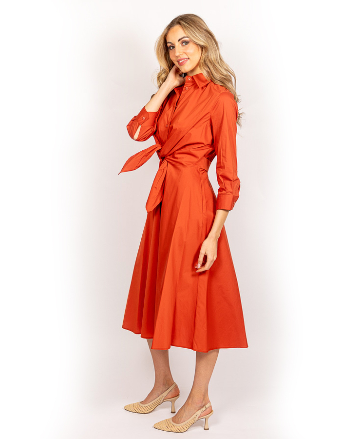 Liviana Conti lang kleed oranje