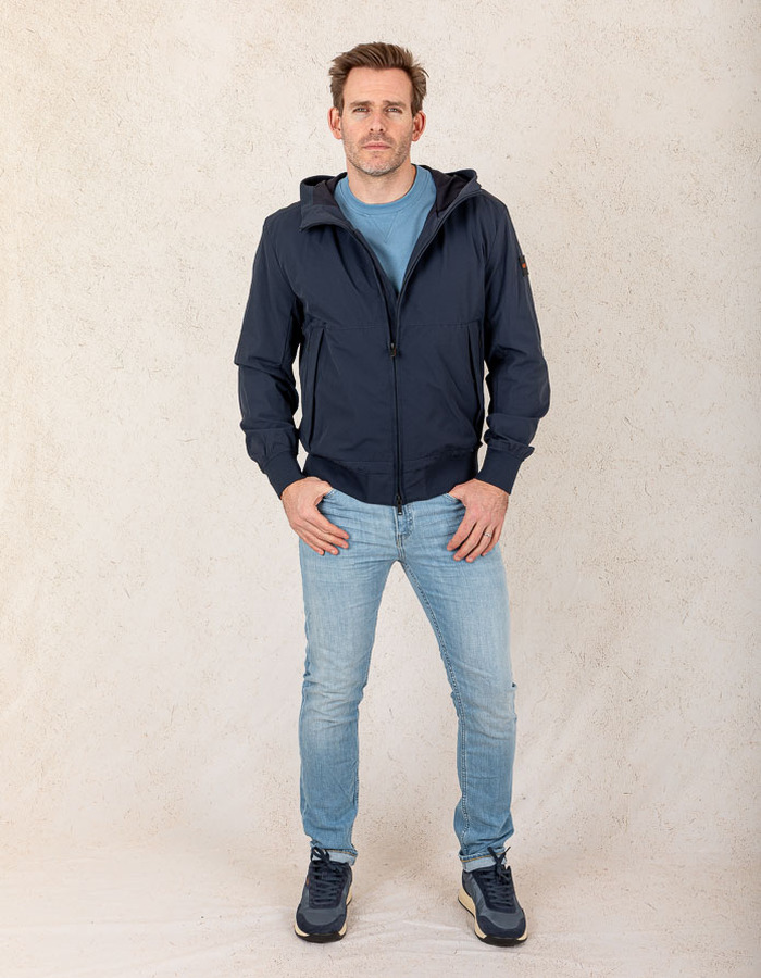 Sportieve Hooded Jas – Flexibiliteit en Comfort  