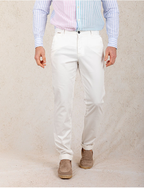 Comfort Fit Elliot Chino met moderne details  