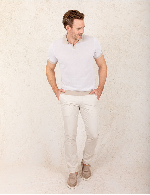 Gebreide polo in 100% soft cotton met contrasterende details  