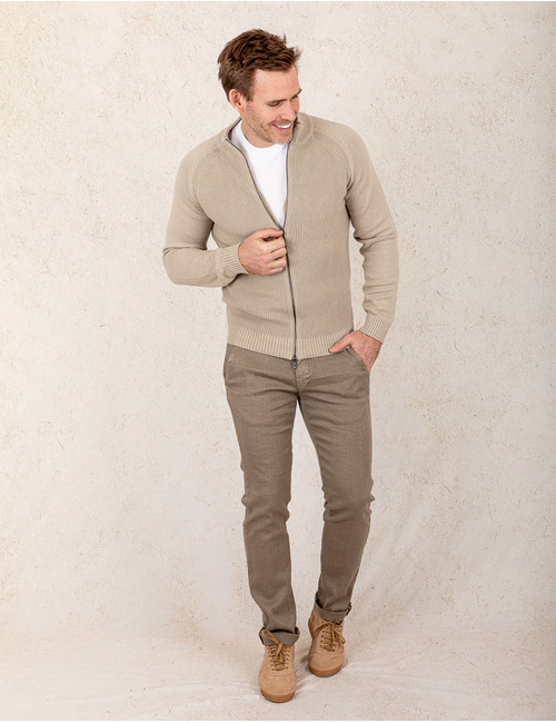 Gebreide katoenen cardigan met ritssluiting in modern fit  