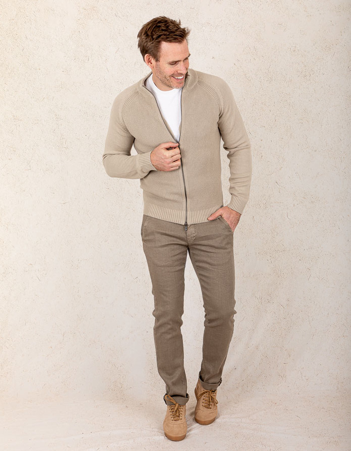 Gebreide katoenen cardigan met ritssluiting in modern fit  