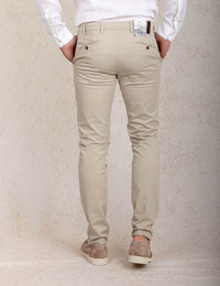 Slim fit chino in beige high performance stretch katoen