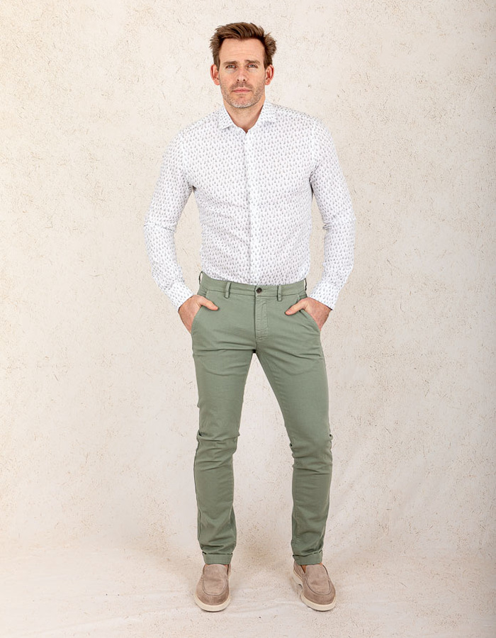 Slim Fit Katoenen Overhemd met Fijn Patroon – Wit met Groen Accent  