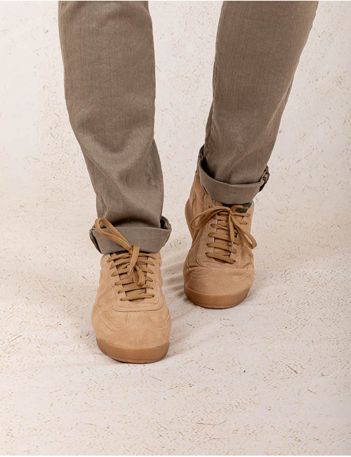Beige sneaker van premium suède  