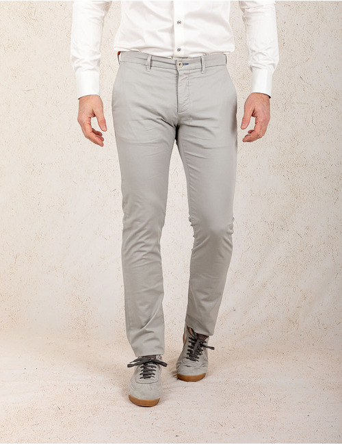 Lichtgrijze slim fit broek van katoen en lyocell 