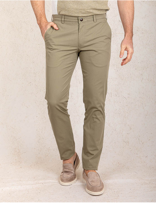 Slim fit chino in groen high performance stretch katoen