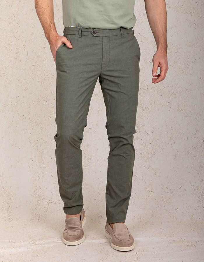 Slim fit chino in groentint met verfijnde sluiting 