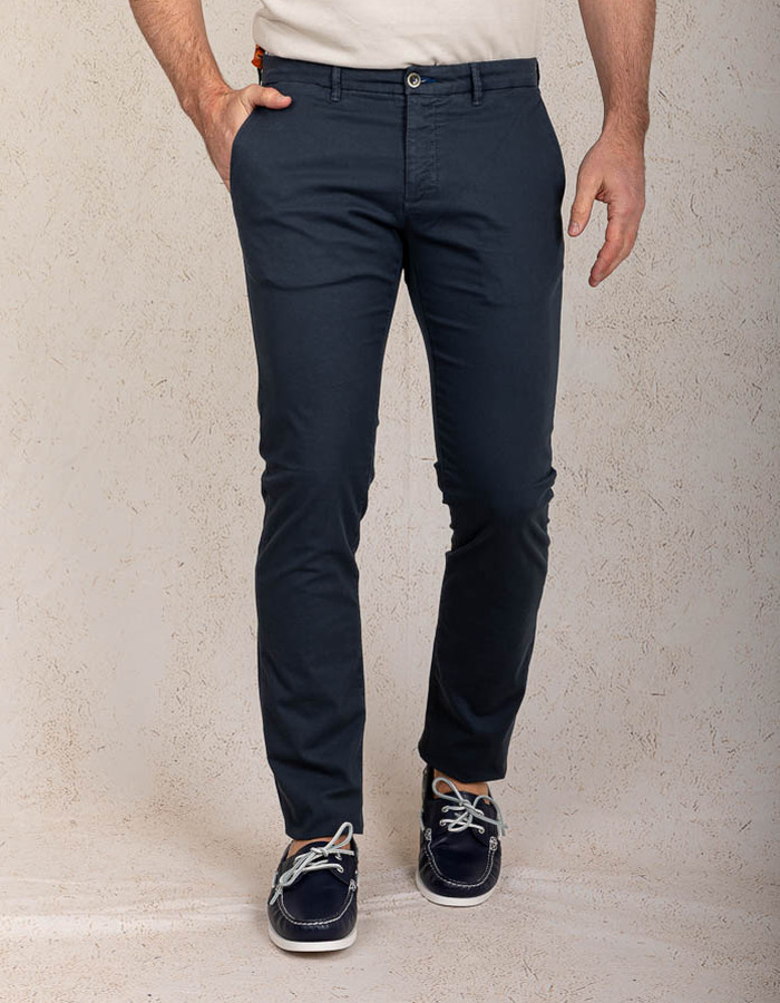 Slim fit blauwe chino in eco-vriendelijke lyocellmix