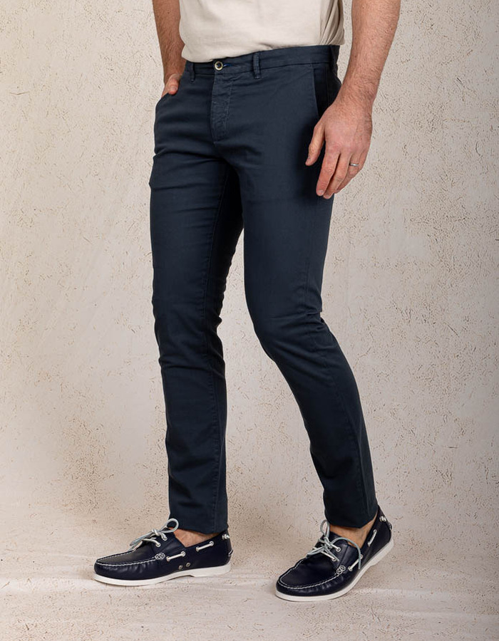 Slim fit blauwe chino in eco-vriendelijke lyocellmix