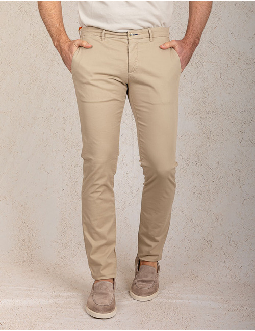 Slim fit beige chino in eco-vriendelijke lyocellmix