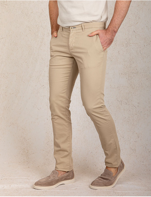 Slim fit beige chino in eco-vriendelijke lyocellmix