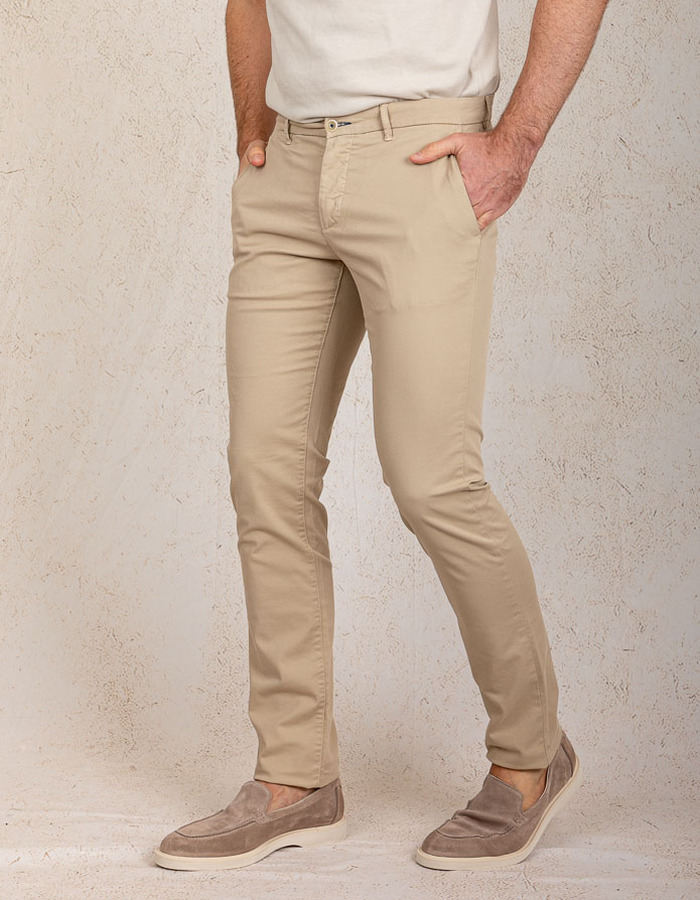 Slim fit beige chino in eco-vriendelijke lyocellmix
