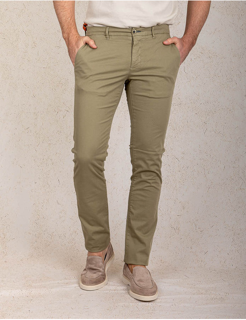 Slim fit groene chino in eco-vriendelijke lyocellmix