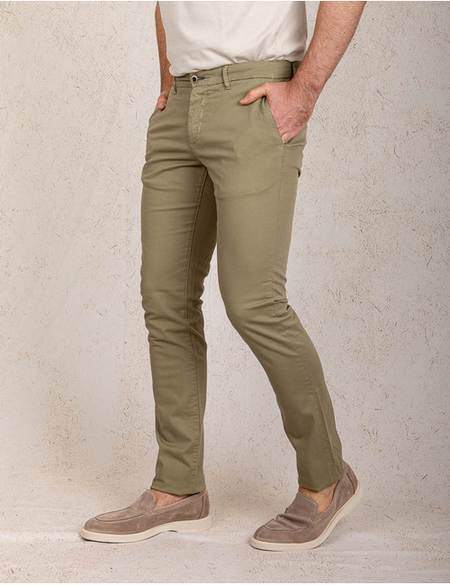 Slim fit groene chino in eco-vriendelijke lyocellmix