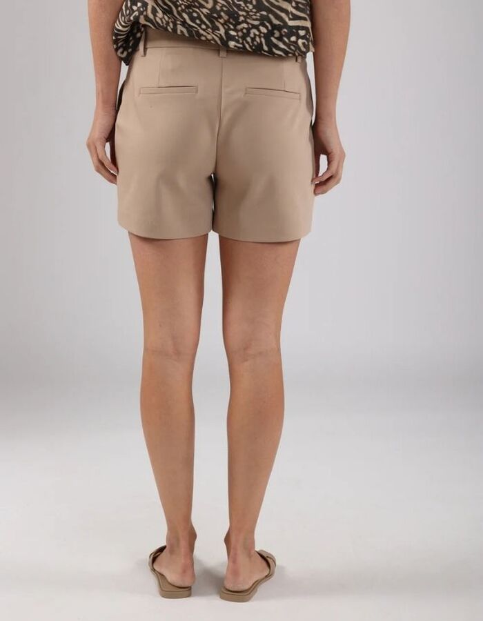 Nukus short beige