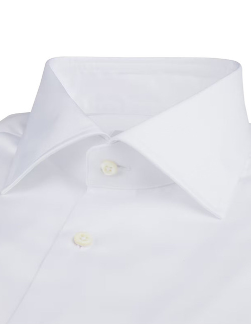 Slimline wit twill overhemd met cutaway kraag en parelmoer knopen