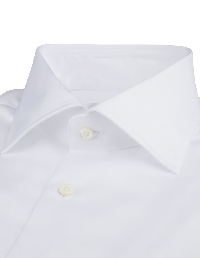 Slimline wit twill overhemd met cutaway kraag en parelmoer knopen