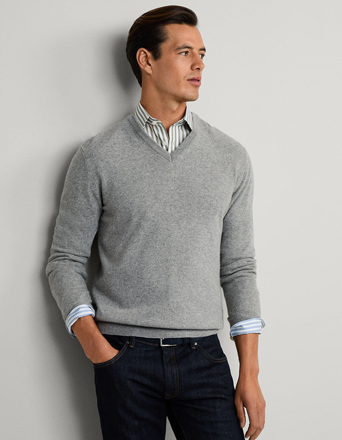 Merino Wool Blend V-Neck Jumper in Metal Grey – Regular Fit
