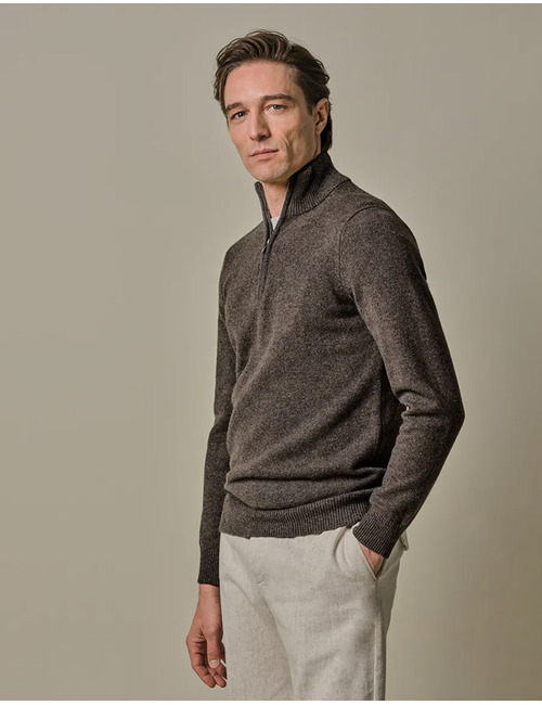 Regular Fit Half Zip Pullover in Bruin
