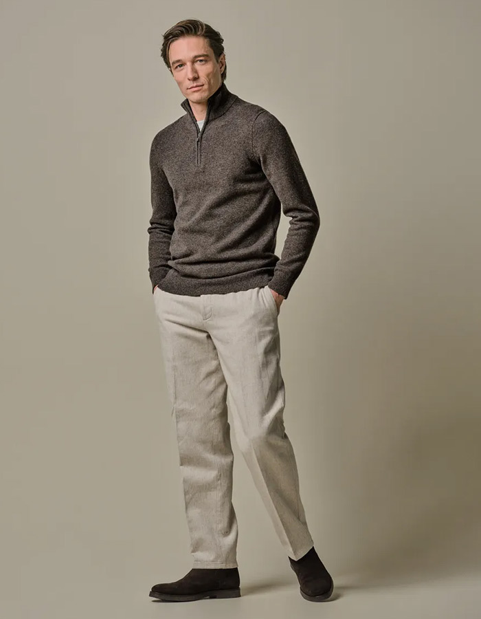 Regular Fit Half Zip Pullover in Bruin