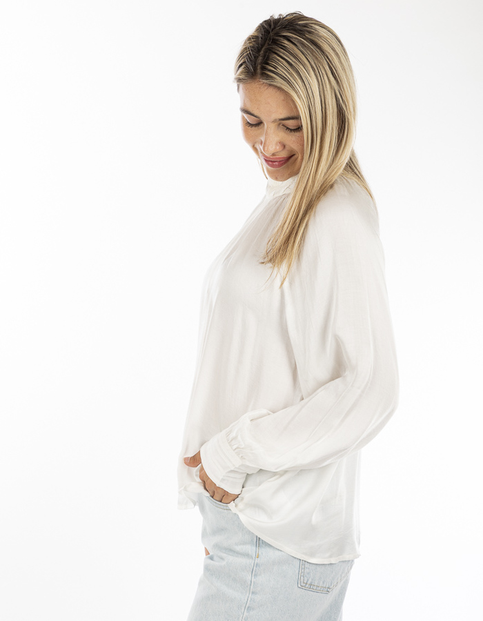 Aimee The Label bloes wit