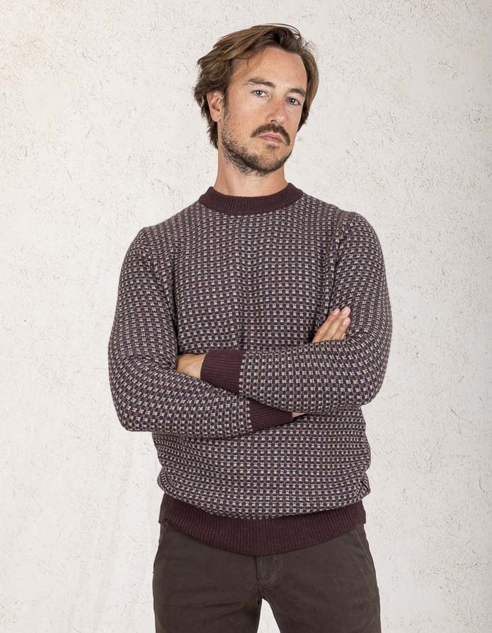 Ronde Hals Trui in Geweven Patroon – Bordeaux en Beige