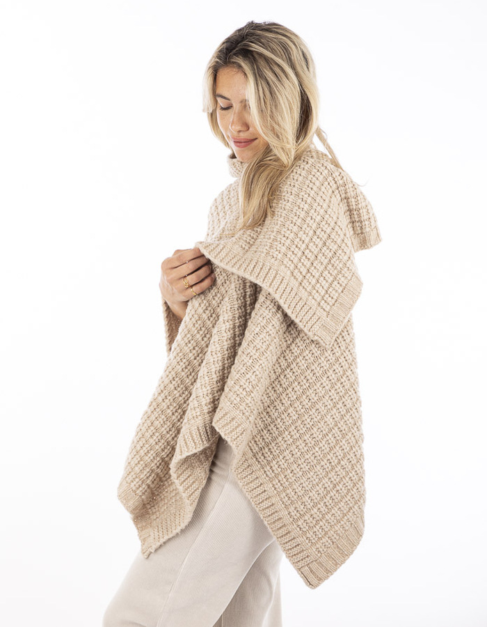 Due Amanti poncho beige