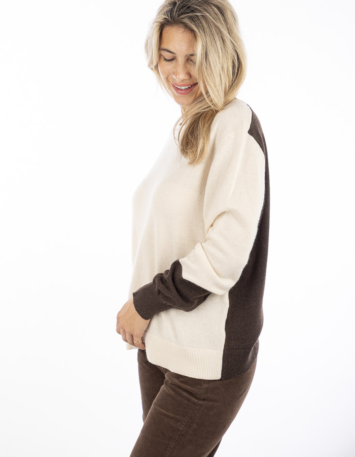 Mika Elles pull met ronde hals beige