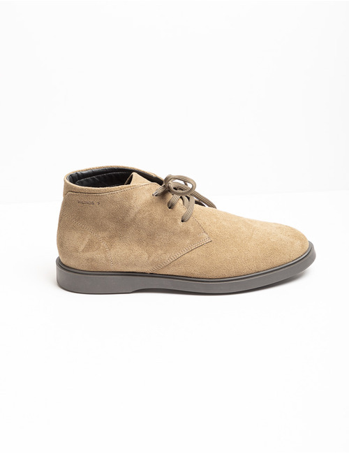 Bruno's sneakers ng