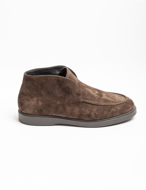 Bruno's sneakers ng