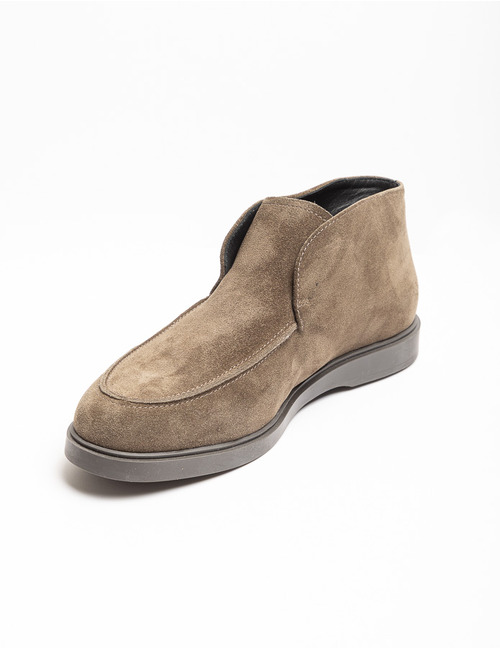Bruno's sneakers ng