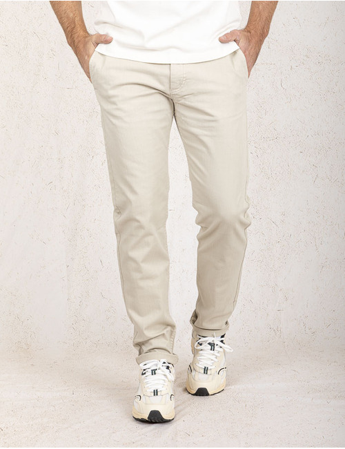 Chino tapered in light beige