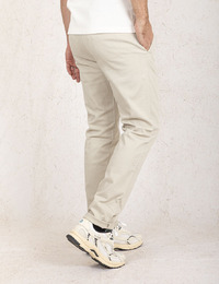 Chino tapered in light beige