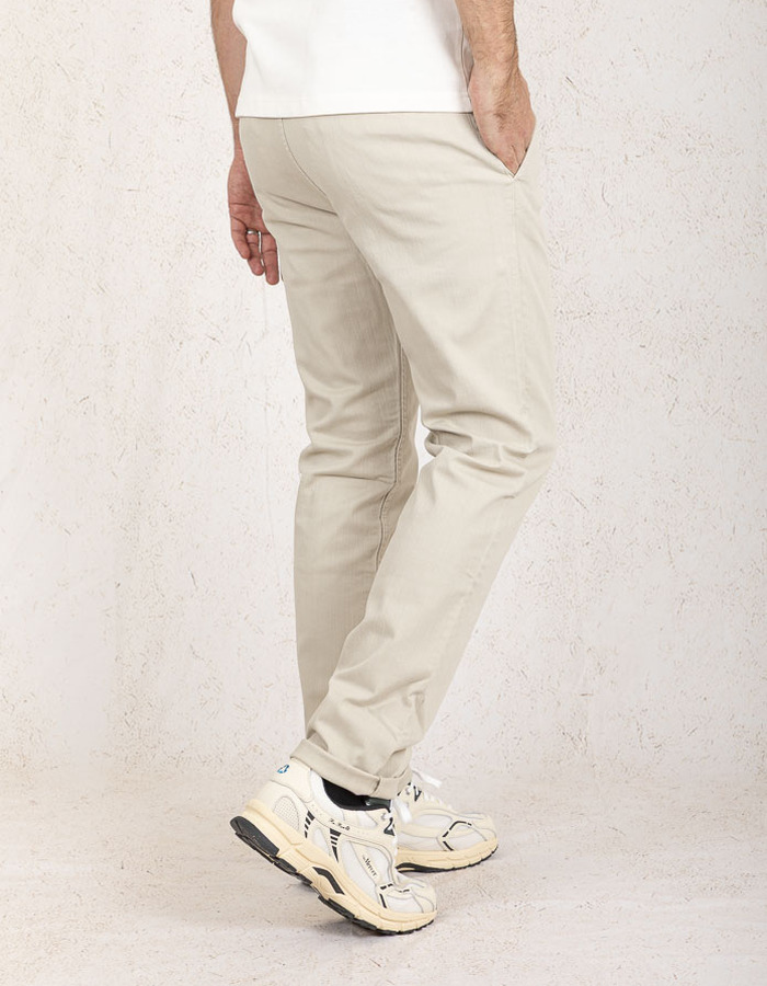 Chino tapered in light beige