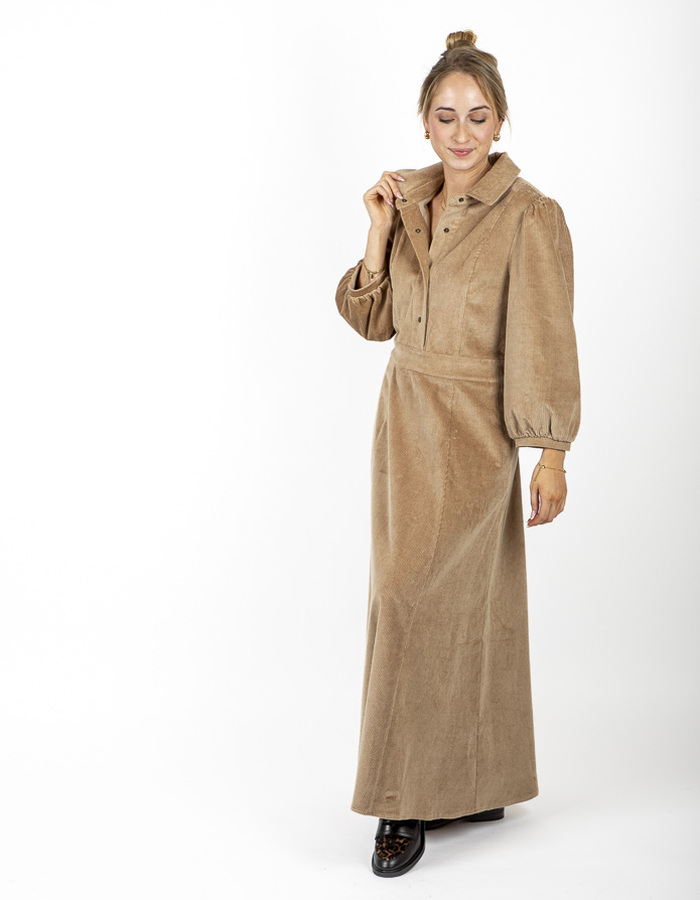 Due Amanti lang kleed beige