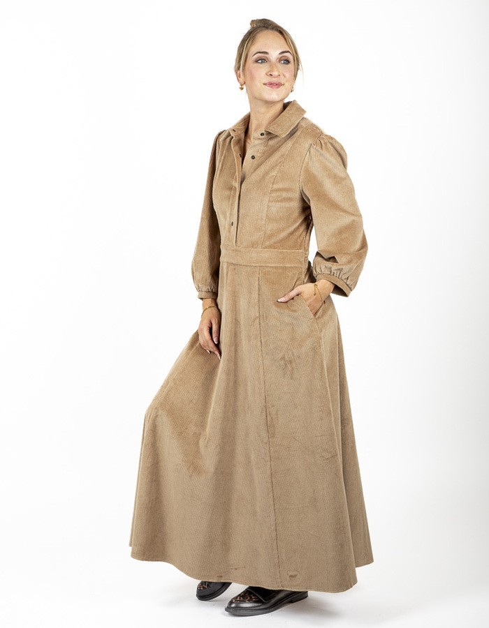 Due Amanti lang kleed beige