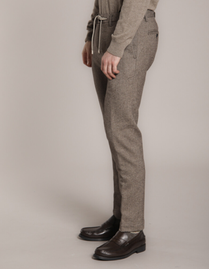 Modern Fit Pantalon in Biscotto Twill – New York String Model