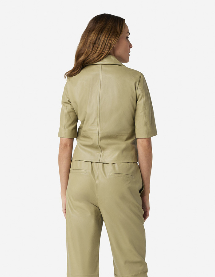 De Treabhar top in Elm Green