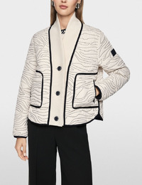 Korte gewatteerde jas met gebreid detail