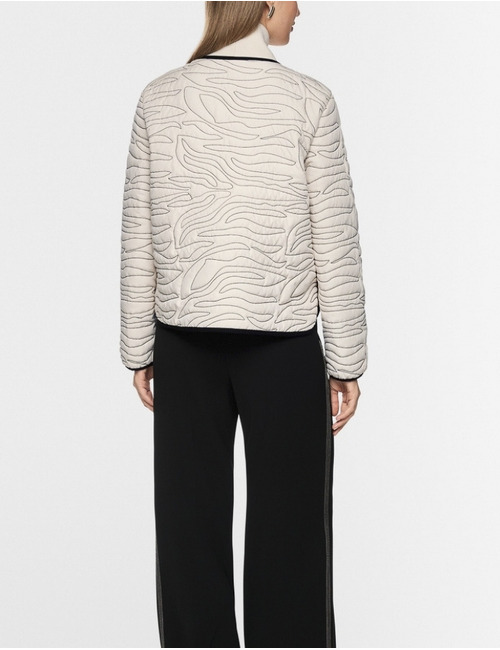 Korte gewatteerde jas met gebreid detail