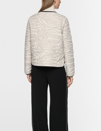 Korte gewatteerde jas met gebreid detail