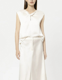 Satijnen top met knoopdetail