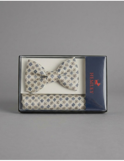 Strik- en Pochetset in Beige met Blauw Geometrisch Dessin