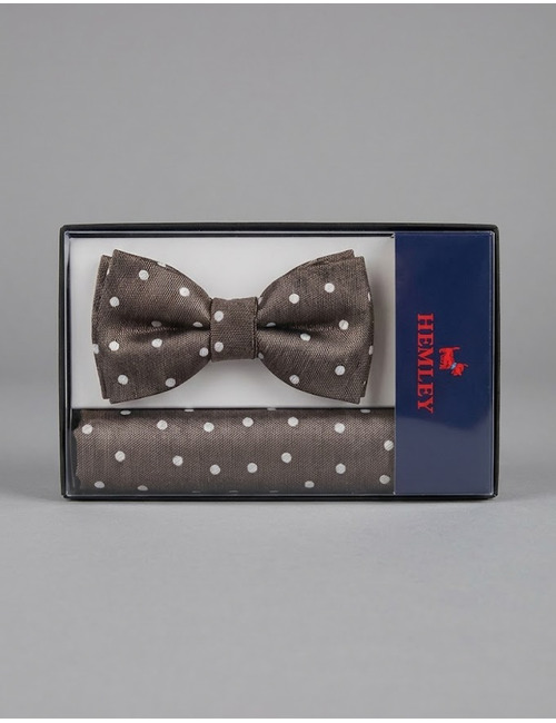 Strik- en Pochetset in Bruin met Witte Dots