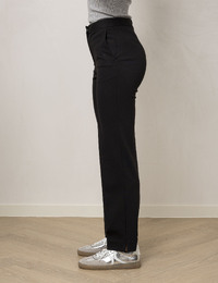 zwarte pantalon met rechte pijpen