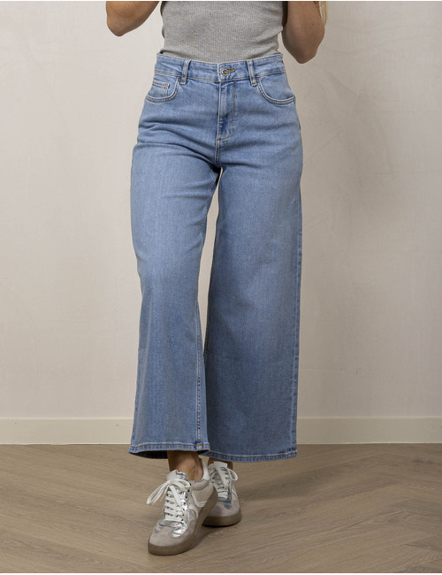 Cropped flared jeans