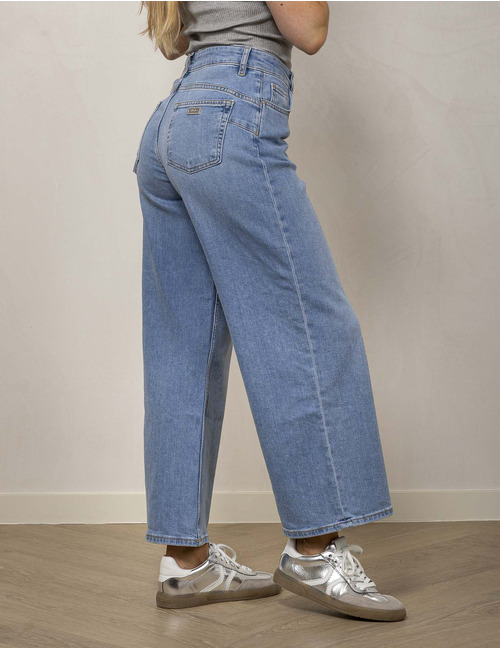Cropped flared jeans